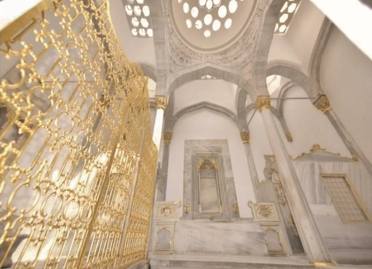 Topkapı Sarayı Harem yapıları, restore edilen kubbe altı ve yaldızlı şebeke