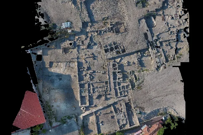 Cerrahpaşa'daki kazı alanında yapı kalıntılarının yukarıdan ortofoto görünümü