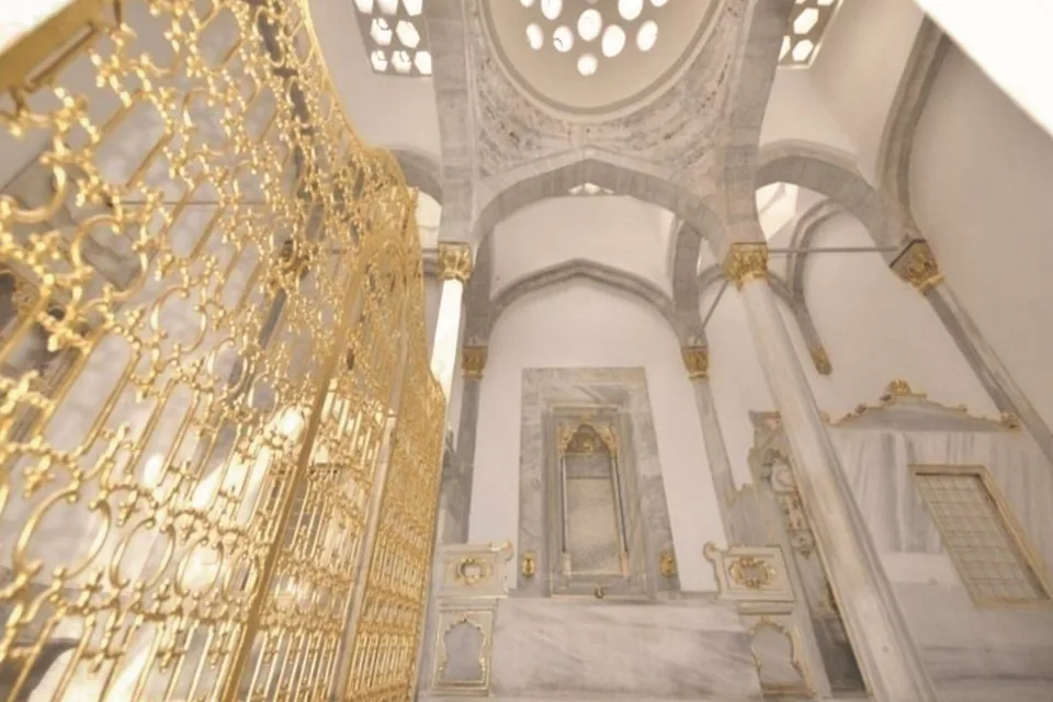 Topkapı Sarayı Harem yapıları, restore edilen kubbe altı ve yaldızlı şebeke